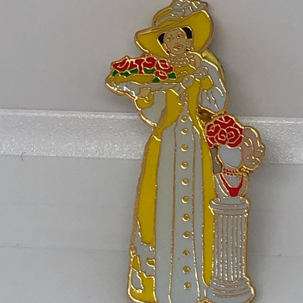 🚨fancy pin 1900 inspired.